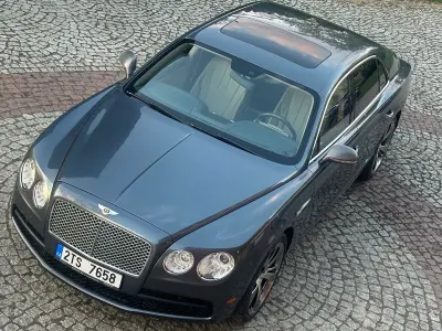 Begagnad Bentley Flying Spur 519 HK (381 kW) 2017 Grå Sedan