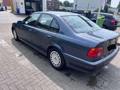 BMW 523
