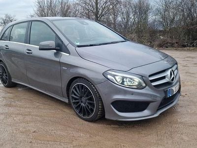 Gebraucht Mercedes B180 AMG 122 PS (89 kW) 2018 Grau Van / Kleinbus