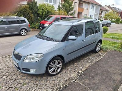Second-hand Skoda Roomster Comfort 105 CP (77 kW) 2010 Albastru Monovolum