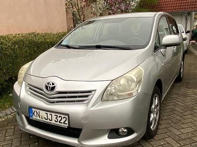 Gebraucht Toyota Verso 147 PS (108 kW) 2011 Silber Van / Kleinbus