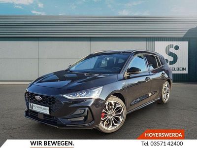 Obsidianschwarz metallic Gebraucht 2022 Ford Focus ST-Line Limousine | 18.880 € (Fairer Preis)