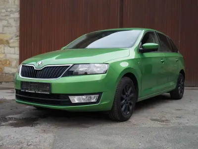 Gebraucht Skoda Rapid Ambition 105 PS (77 kW) 2014 Grün Kleinwagen