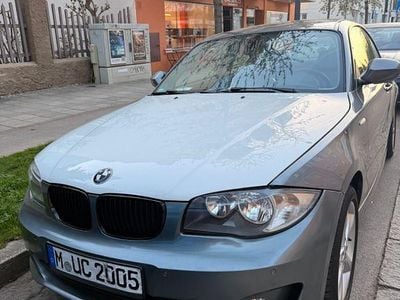 Usata BMW 118 Sport Line 143 CV (105 kW) 2011 Grigio Utilitaria