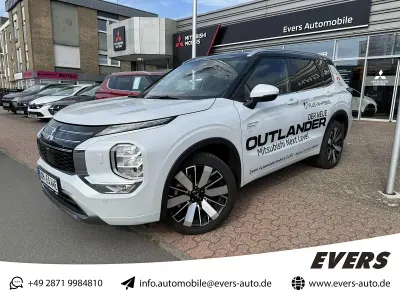 Gebraucht Mitsubishi Outlander P-HEV Top 136 PS (100 kW) 2025 Titanweiß / pantherschwarz Limousine