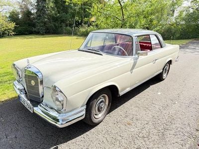 Weiß Gebraucht 1966 Mercedes W111 Classic Coupé | 55.555 €