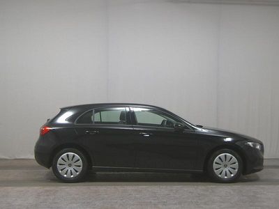 Second-hand Mercedes A180 116 CP (85 kW) 2022 Negru Berlinǎ