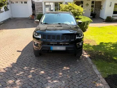 Gebraucht Jeep Compass Trailhawk 170 PS (125 kW) 2020 Schwarz SUV