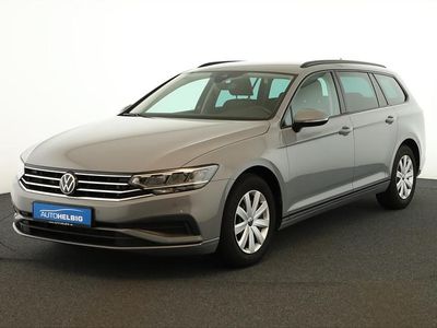 Gebraucht VW Passat 122 PS (89 kW) 2023 Mondsteingrau Kombi
