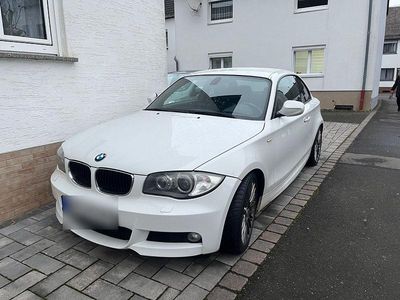 Weiß Gebraucht 2011 BMW 118 Coupé Coupé | 13.000 €