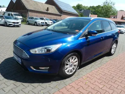 Gebraucht Ford Focus Titanium 125 PS (91 kW) 2015 Blau Limousine