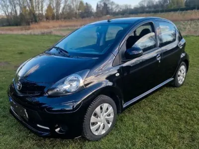 Second-hand Toyota Aygo 68 CP (50 kW) 2013 Negru Hatchback