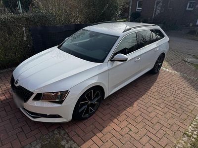 Gebraucht Skoda Superb 150 PS (110 kW) 2016 Weiß Kombi
