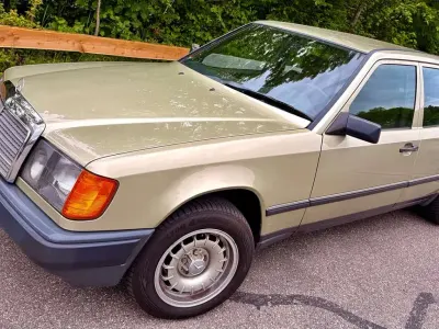 Gebraucht Mercedes 250 90 PS (66 kW) 1986 Gold Limousine
