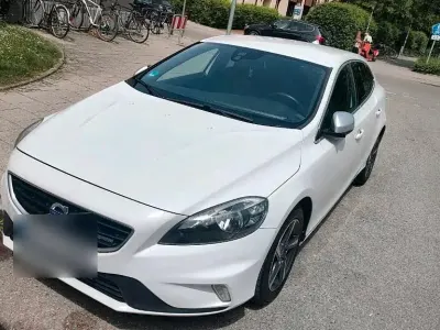 Gebraucht Volvo V40 R-Design 190 PS (139 kW) 2014 Weiß Kleinwagen