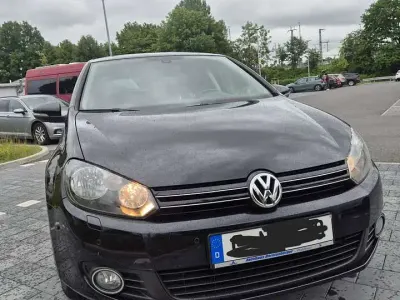 Gebraucht VW Golf VI Team 105 PS (77 kW) 2011 Schwarz Kleinwagen