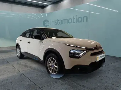 Używany Citroën e-C4 Feel 100 kW (136 KM) 2023 Biały Sedan/Limuzyna