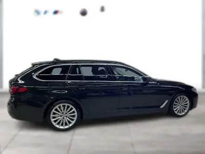 Gebraucht BMW 530 Efficient Dynamics 286 PS (210 kW) 2023 Schwarz metallic Kombi