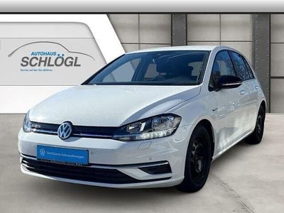 Gebraucht VW Golf VII IQ Drive 131 PS (96 kW) 2019 Weiß pure white Limousine