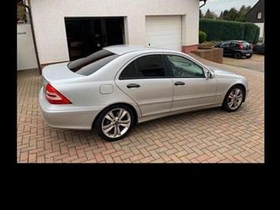 Usata Mercedes 220 150 CV (110 kW) 2006 Berlina