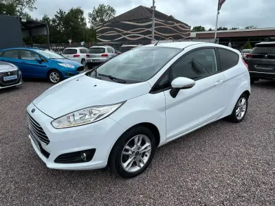 Gebraucht Ford Fiesta Trend 82 PS (60 kW) 2015 Weiß Kleinwagen