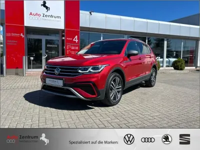 Gebraucht VW Tiguan Allspace Elegance 150 PS (110 kW) 2023 Kings red metallic SUV