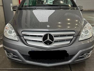 Gebraucht Mercedes B180 115 PS (84 kW) 2010 Silber Van / Kleinbus