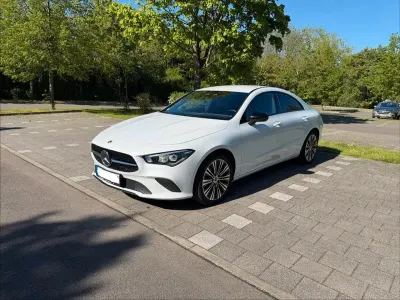 Używany Mercedes CLA220 2023 Biały Sedan/Limuzyna