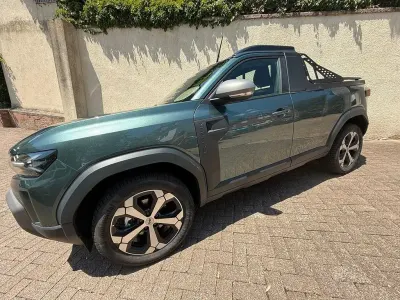Neu Dacia Duster Journey 154 PS (113 kW) 2026 Grün Pickup