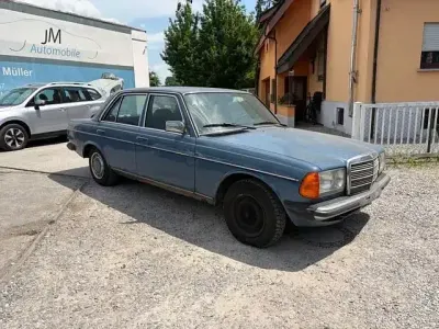 Gebraucht Mercedes 230 255 PS (187 kW) 1983 Blau Limousine