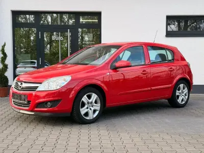 Usado Opel Astra Edition 116 HP (85 kW) 2009 Vermelho Sedan