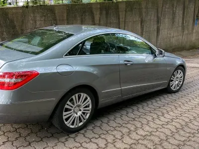 Gebraucht Mercedes E250 204 PS (150 kW) 2011 Grau Coupé