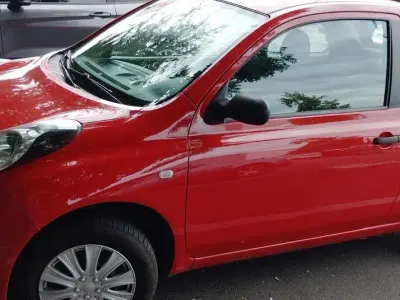 Gebraucht Nissan Micra 65 PS (47 kW) 2009 Rot Limousine