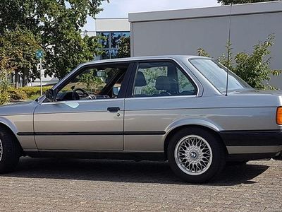 Gebraucht BMW 325 171 PS (125 kW) 1987 Grau Coupé