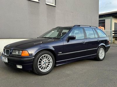 BMW 323