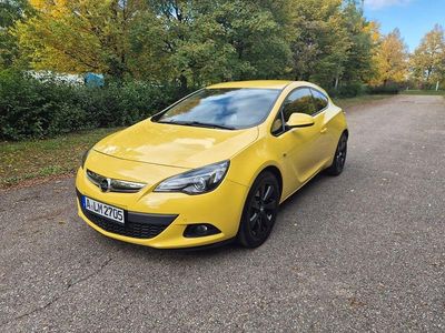 Gebraucht Opel Astra GTC Edition 179 PS (131 kW) 2012 Gelb Limousine