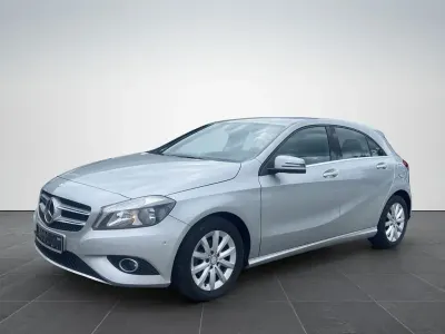 Gebraucht Mercedes A180 122 PS (89 kW) 2012 Silber Limousine