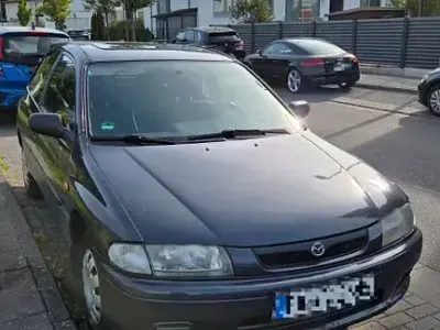 Brugt Mazda 323 88 HK (64 kW) 1999 Blå Sedan