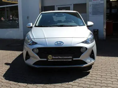Gebraucht Hyundai i10 67 PS (49 kW) 2020 Silber Kleinwagen