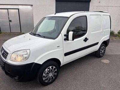 Gebraucht Fiat Doblò 75 PS (55 kW) 2009 Weiss Van / Kleinbus