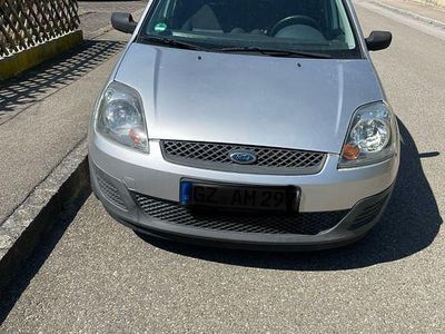 Gebraucht Ford Fiesta Ambiente 80 PS (58 kW) 2006 Silber Kleinwagen