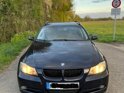 Usata BMW 320 Basis 163 CV (119 kW) 2005 Blu Station wagon