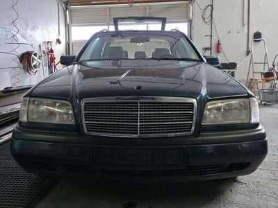 Gebraucht Mercedes C230 Classic 150 PS (110 kW) 1997 Grün Kombi