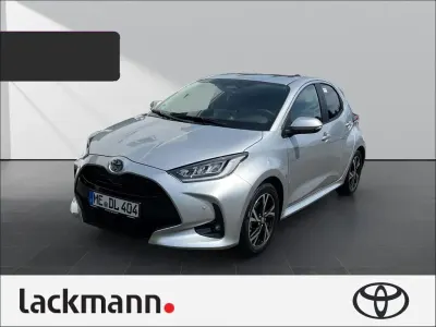 Neu Toyota Yaris Hybrid 117 PS (86 kW) 2026 Silver metallic Limousine