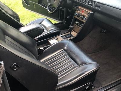 Gebraucht Mercedes E300 254 PS (186 kW) 1989 Schwarz Coupé