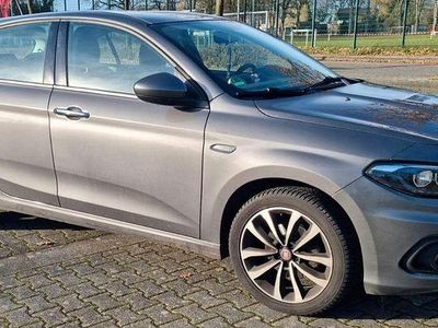Grau Gebraucht 2017 Fiat Tipo Lounge Limousine | 7.555 € (Fairer Preis)