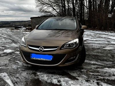 Gebraucht Opel Astra Innovation 140 PS (102 kW) 2013 Braun Limousine
