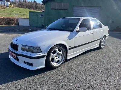Second-hand BMW 320 M Sport 150 CP (110 kW) 1997 Alb Berlinǎ