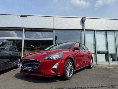 Gebraucht Ford Focus Titanium 125 PS (91 kW) 2021 Rot Limousine