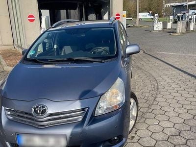 Gebraucht Toyota Verso Comfort 155 PS (114 kW) 2013 Grau Van / Kleinbus